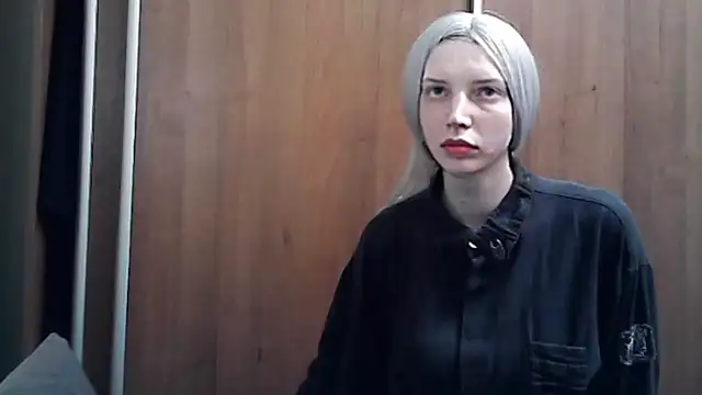 Crimson Lady online show from May 19, 5:30 pm