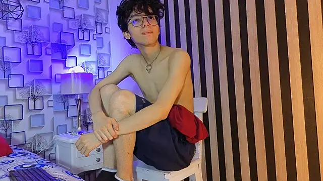 Snapshot of Twink_Sebas7 chatting on April 9, 12:10 pm Twink Sebas7 online show from April 9, 12:10 pm