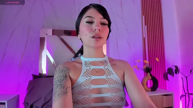 Snapshot of sweett_sophie1 chatting on May 20, 10:49 pm sweett sophie1 online show from May 20, 10:49 pm