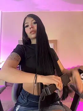 Snapshot of sweett_sophie1 chatting on June 11, 10:30 pm sweett sophie1 online show from June 11, 10:30 pm