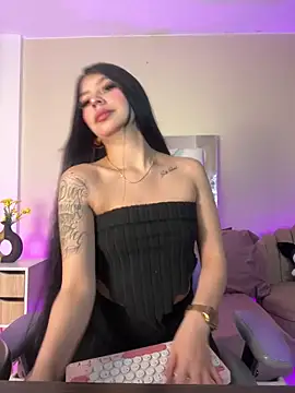 Snapshot of sweett_sophie1 chatting on June 19, 10:13 pm sweett sophie1 online show from June 19, 10:13 pm