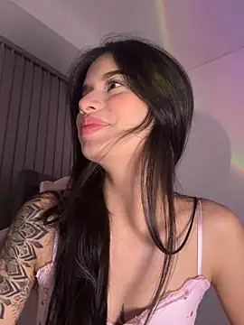 Snapshot of Giiasteele chatting on April 9, 1:16 am Giiasteele online show from April 9, 1:16 am