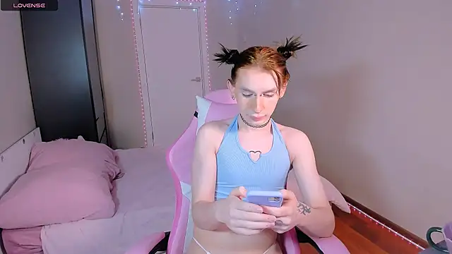 Snapshot of Mikaella_Nicole chatting on April 11, 8:24 pm Mikaella Nicole online show from April 11, 8:24 pm