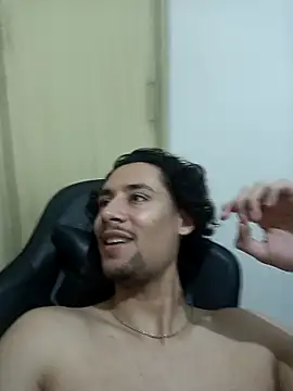 Snapshot of Emilprime chatting on April 10, 1:33 am Emilprime online show from April 10, 1:33 am