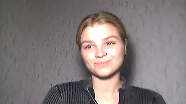 Snapshot of ElizaCrowe chatting on April 13, 4:01 pm ElizaCrowe online show from April 13, 4:01 pm