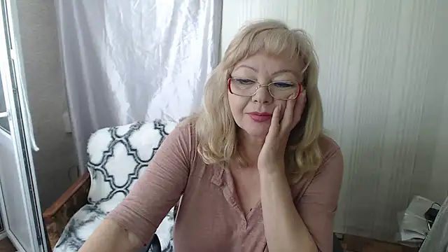 LavandaMay online show from April 30, 8:09 am