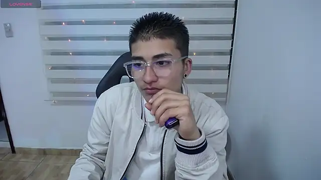 Snapshot of Tony_1_ chatting on April 15, 3:46 am Tony 1 online show from April 15, 3:46 am