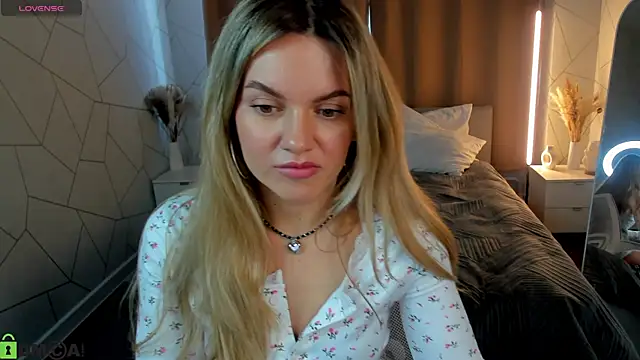 Jennifer Perezz online show from April 21, 1:29 am