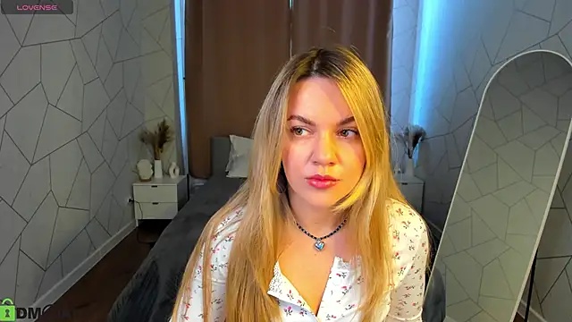 Jennifer Perezz online show from April 23, 1:07 am