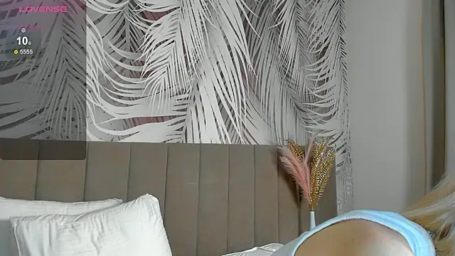 Lizzyvega online show from May 1, 1:54 am