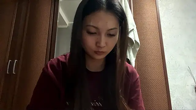 MiaPoison online show from May 8, 6:24 pm