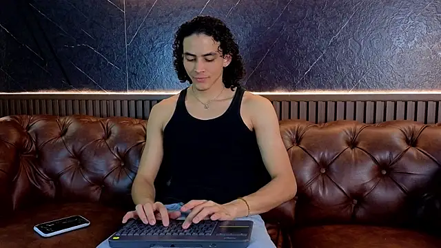 LucaAlessi online show from April 13, 2:11 pm