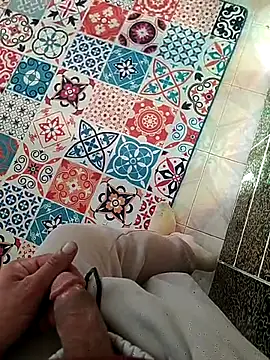 Snapshot of mirr035 chatting on April 12, 5:12 am mirr035 online show from April 12, 5:12 am