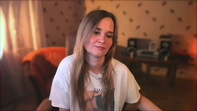 MiaSparkes online show from April 17, 10:29 am