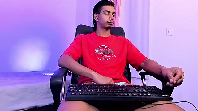 Snapshot of Stiwar_Latin chatting on April 10, 12:10 pm Stiwar Latin online show from April 10, 12:10 pm