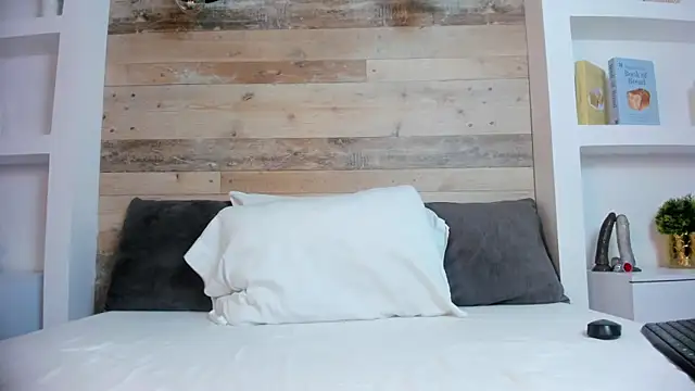 Snapshot of jade_spinters chatting on April 14, 2:12 pm jade spinters online show from April 14, 2:12 pm