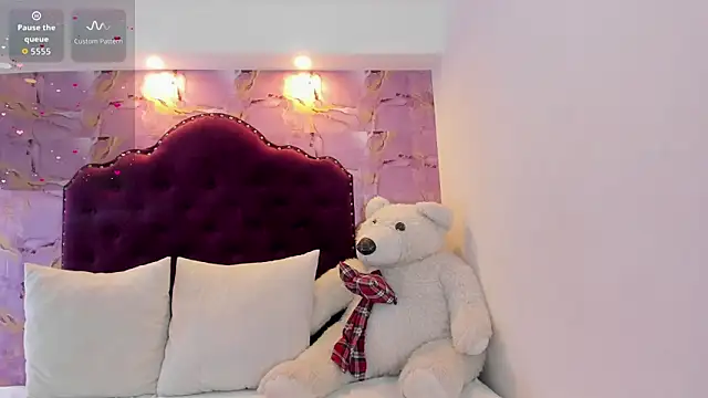 luna bloomm  online show from May 20, 4:40 am
