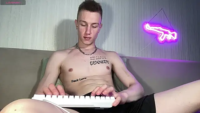Travis Gracile online show from May 22, 7:59 am