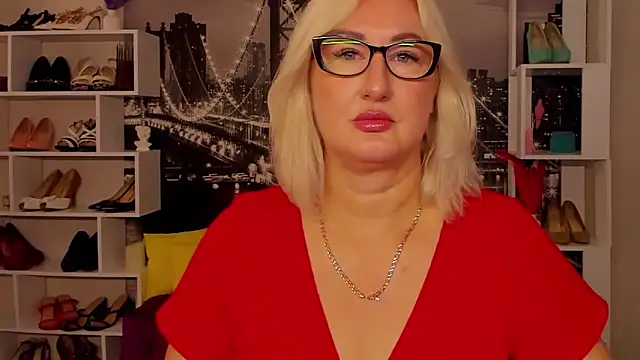 DianaFrances online show from May 31, 10:55 am