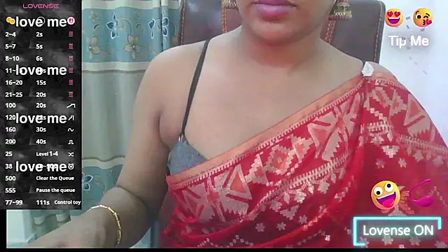 Snapshot of zareen_approach chatting on July 18, 5:39 pm zareen approach online show from July 18, 5:39 pm