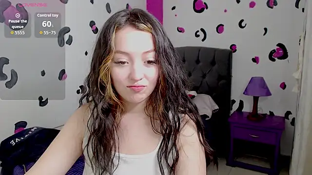 Snapshot of vero_doll12 chatting on June 2, 1:24 pm vero doll12 online show from June 2, 1:24 pm