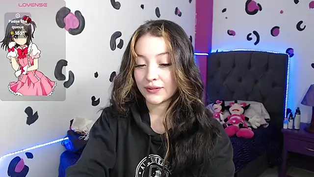 Snapshot of vero_doll12 chatting on June 11, 1:53 pm vero doll12 online show from June 11, 1:53 pm