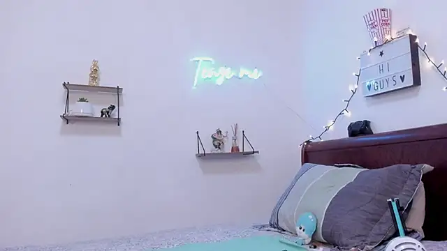 Snapshot of PipeAfterNight chatting on April 14, 5:57 am PipeAfterNight online show from April 14, 5:57 am