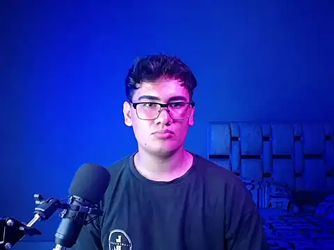 Snapshot of Andruetxx chatting on April 13, 12:49 am Andruetxx online show from April 13, 12:49 am