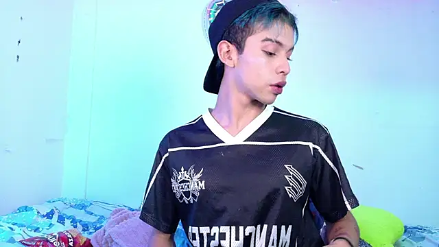 Snapshot of Apolo_Prince1 chatting on July 6, 9:39 pm Apolo Prince1 online show from July 6, 9:39 pm