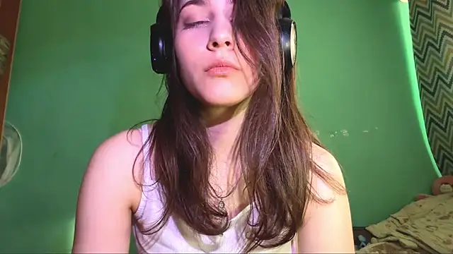 Snapshot of Marywalce chatting on April 11, 1:37 pm Marywalce online show from April 11, 1:37 pm