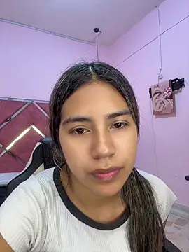 Snapshot of Kimmiebellarie chatting on April 17, 12:19 pm Kimmiebellarie online show from April 17, 12:19 pm