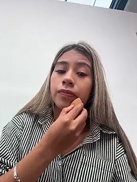 Snapshot of Kimmiebellarie chatting on April 24, 1:02 pm Kimmiebellarie online show from April 24, 1:02 pm