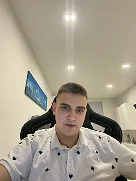 WARDEN w online show from April 18, 7:58 pm