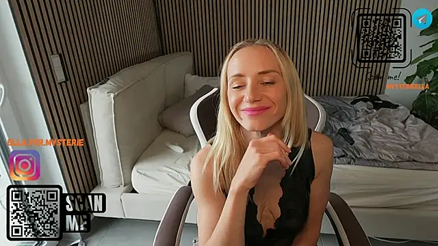 Snapshot of Ella_Mysterie chatting on May 3, 3:18 pm Ella Mysterie online show from May 3, 3:18 pm