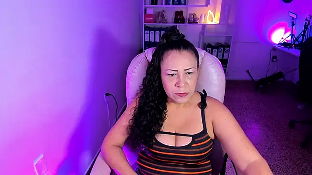 Snapshot of KattySoler chatting on April 15, 1:29 pm KattySoler online show from April 15, 1:29 pm