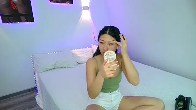LaylaLaurent online show from April 23, 8:13 am