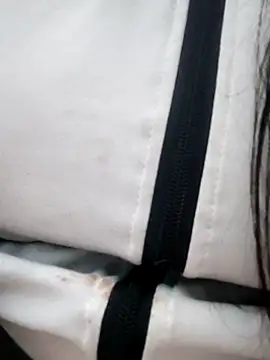 Snapshot of Siya_mic chatting on April 15, 8:10 am Siya mic online show from April 15, 8:10 am