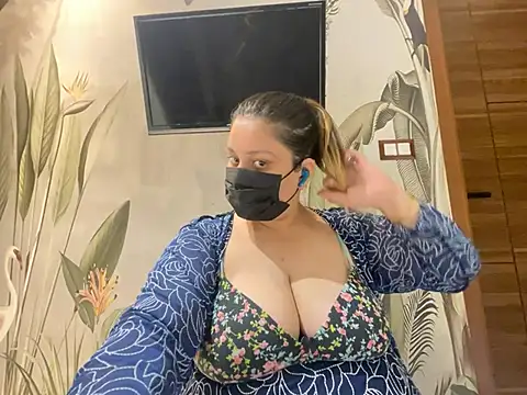 kavyasingh36 online show from May 15, 11:34 pm