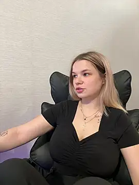 Snapshot of KimEvanss chatting on June 26, 5:23 am KimEvanss online show from June 26, 5:23 am