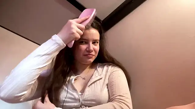 Snapshot of LonnaVandal chatting on April 13, 9:59 am LonnaVandal online show from April 13, 9:59 am