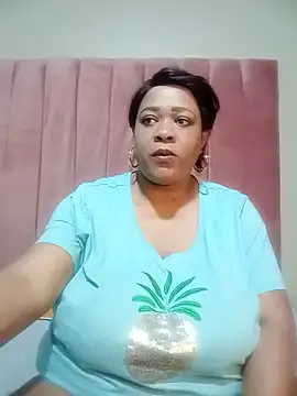 Snapshot of BUSTYQUEEN56_ chatting on June 7, 4:27 am BUSTYQUEEN56 online show from June 7, 4:27 am