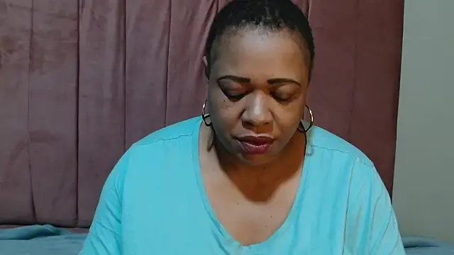 Snapshot of BUSTYQUEEN56_ chatting on June 8, 6:25 am BUSTYQUEEN56 online show from June 8, 6:25 am