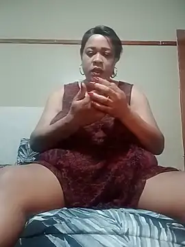 Snapshot of BUSTYQUEEN56_ chatting on June 11, 6:33 am BUSTYQUEEN56 online show from June 11, 6:33 am