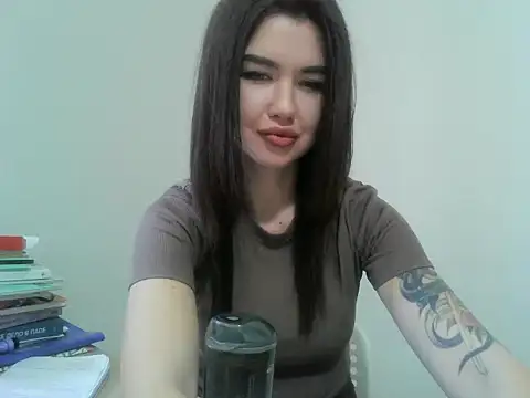 Snapshot of Dareessa chatting on April 13, 8:20 am Dareessa online show from April 13, 8:20 am