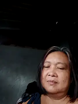 jeanyummytits online show from May 23, 9:41 pm