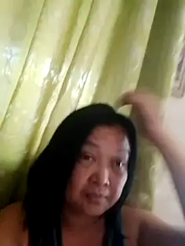jeanyummytits online show from June 20, 5:10 am