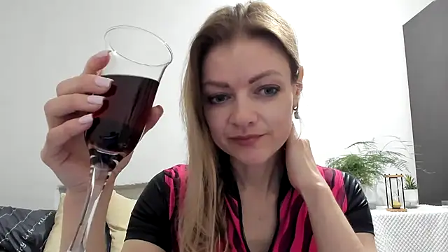 Severina7 online show from April 17, 7:39 pm