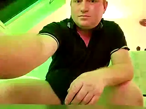 Snapshot of floco90 chatting on April 13, 8:14 pm floco90 online show from April 13, 8:14 pm