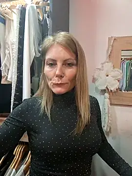 prretty15 online show from July 18, 8:01 pm