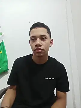 Snapshot of curious_straight_guy chatting on April 14, 3:12 am curious straight guy online show from April 14, 3:12 am